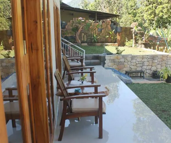 Dwm Mandhasativa By Reccoma Habitación en casa particular Singaraja